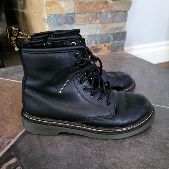Dr. Martens Black Combat Boots Iconic Style - Picture 2 of 8